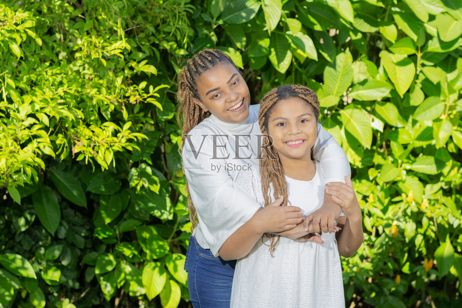 母女之间的爱与友谊照片摄影图片