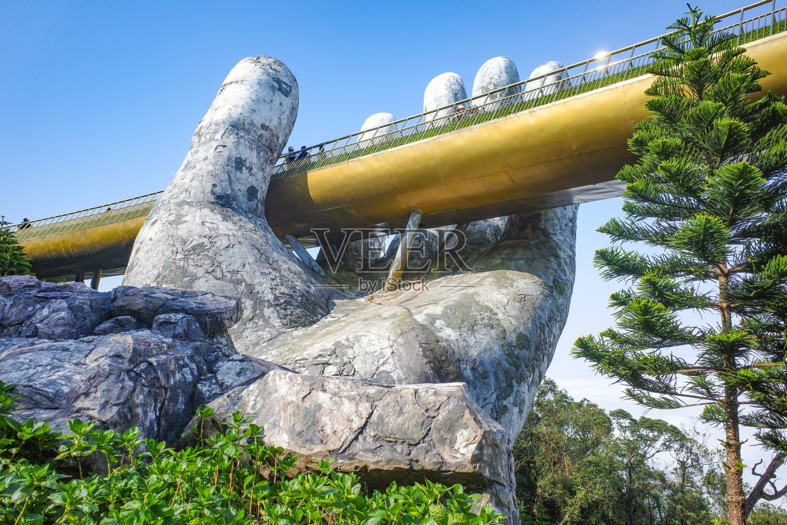 金桥，岘港张山巴那山度假胜地的一个旅游景点照片摄影图片