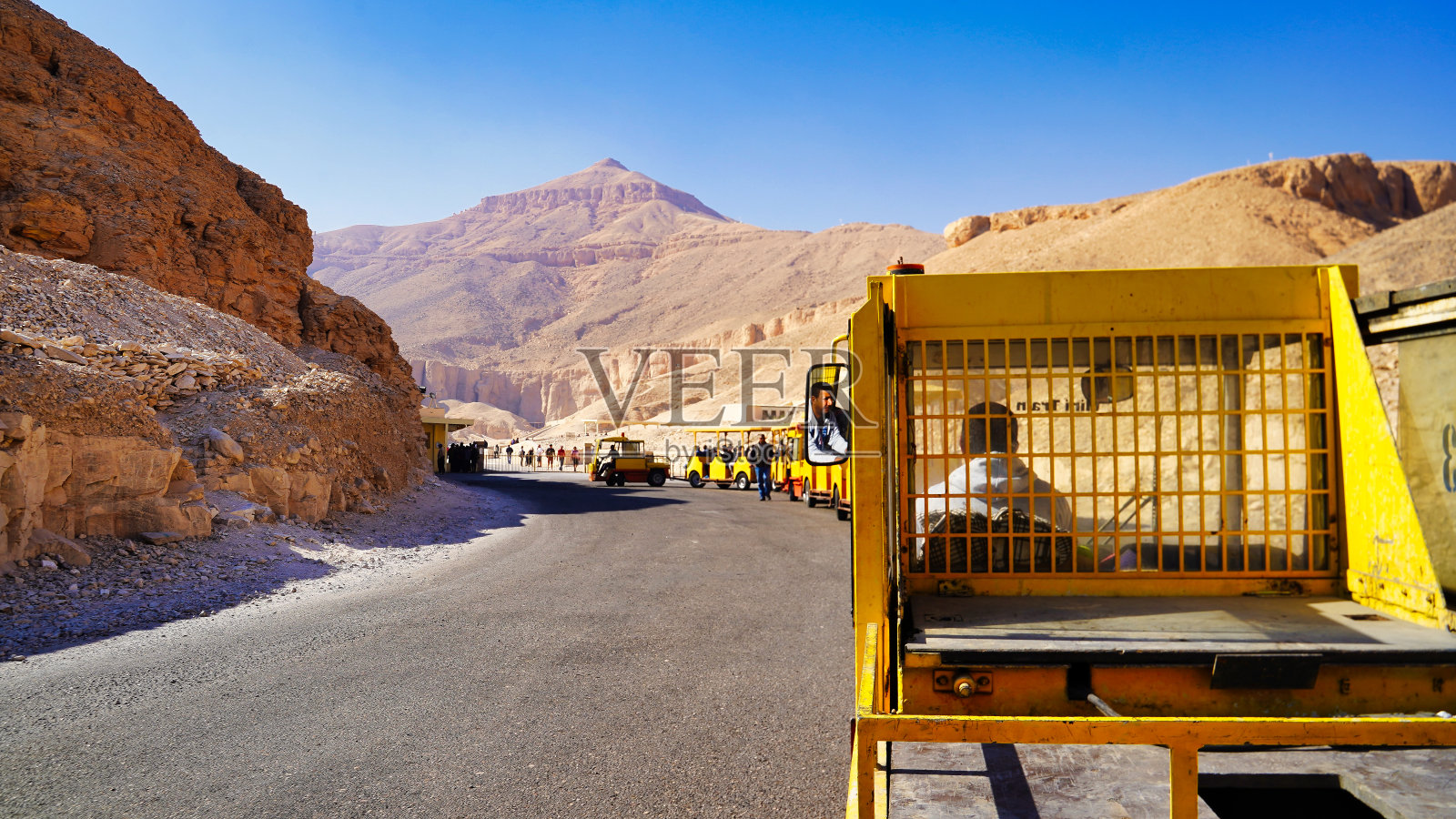 埃及卢克索帝王谷的手推车服务照片摄影图片