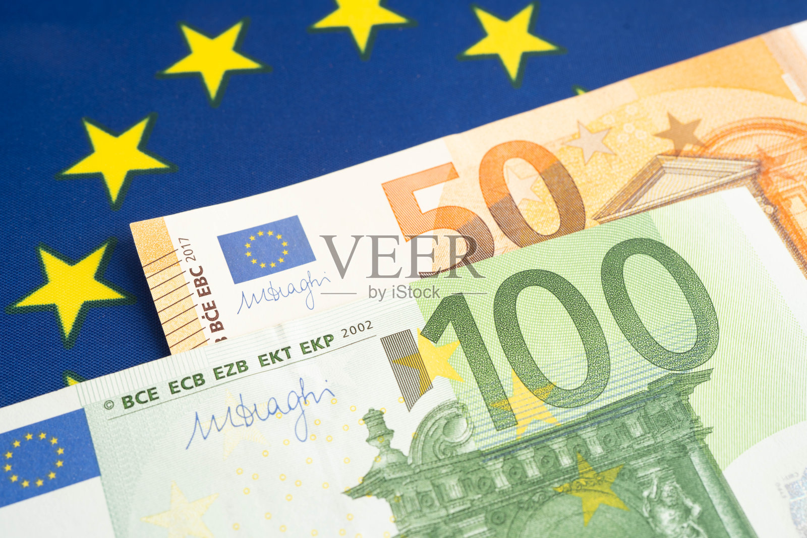 欧元纸币与硬币货币经济金融外汇贸易投资。照片摄影图片