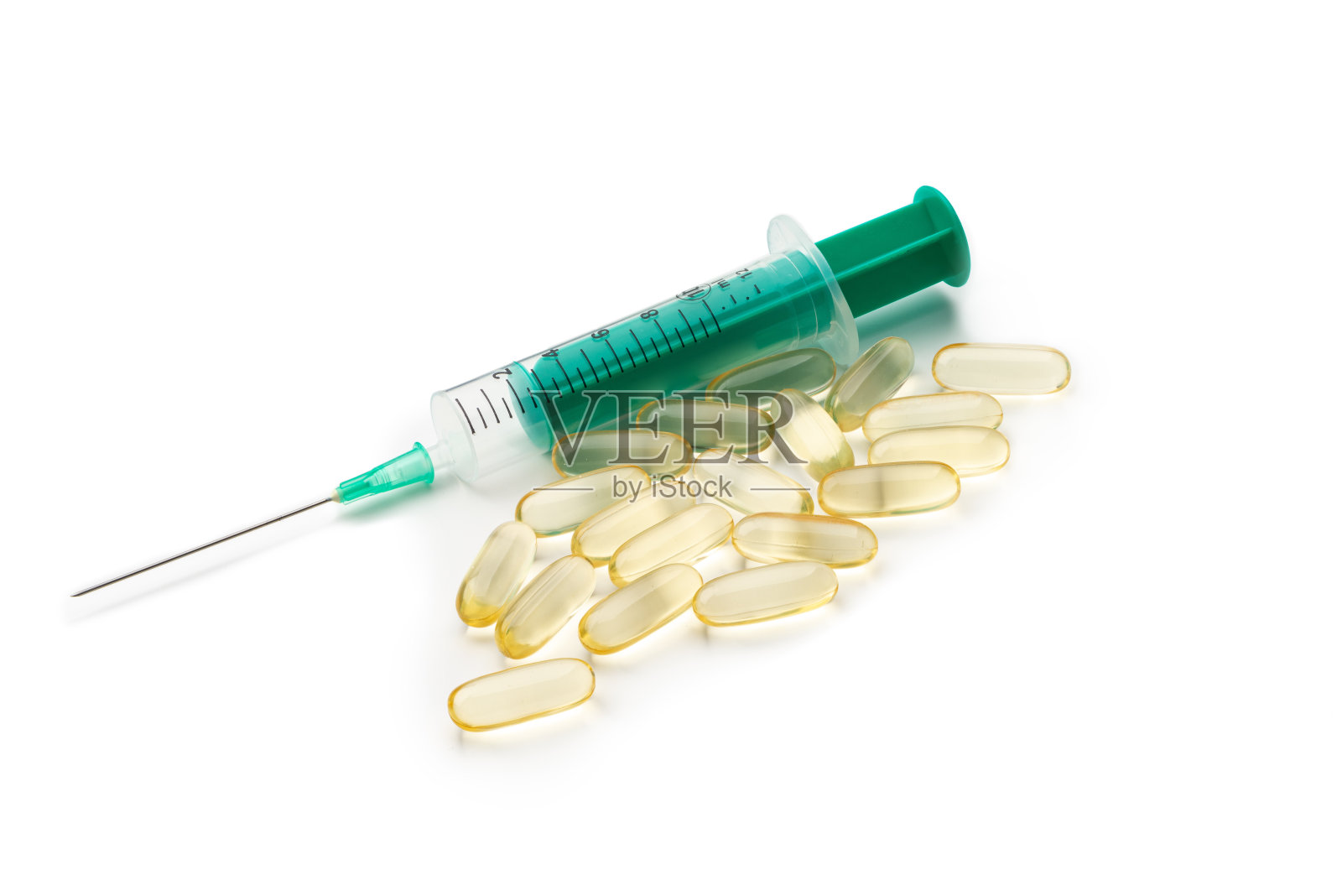 欧米加3药片。鱼油补充胶囊和注射器照片摄影图片