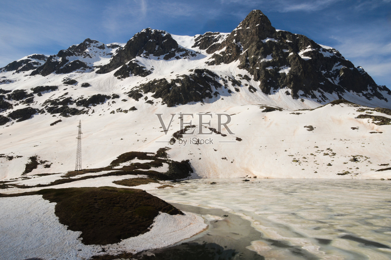 阿尔卑斯湖Lej da las Culuonnas，瑞士的Julier山口照片摄影图片