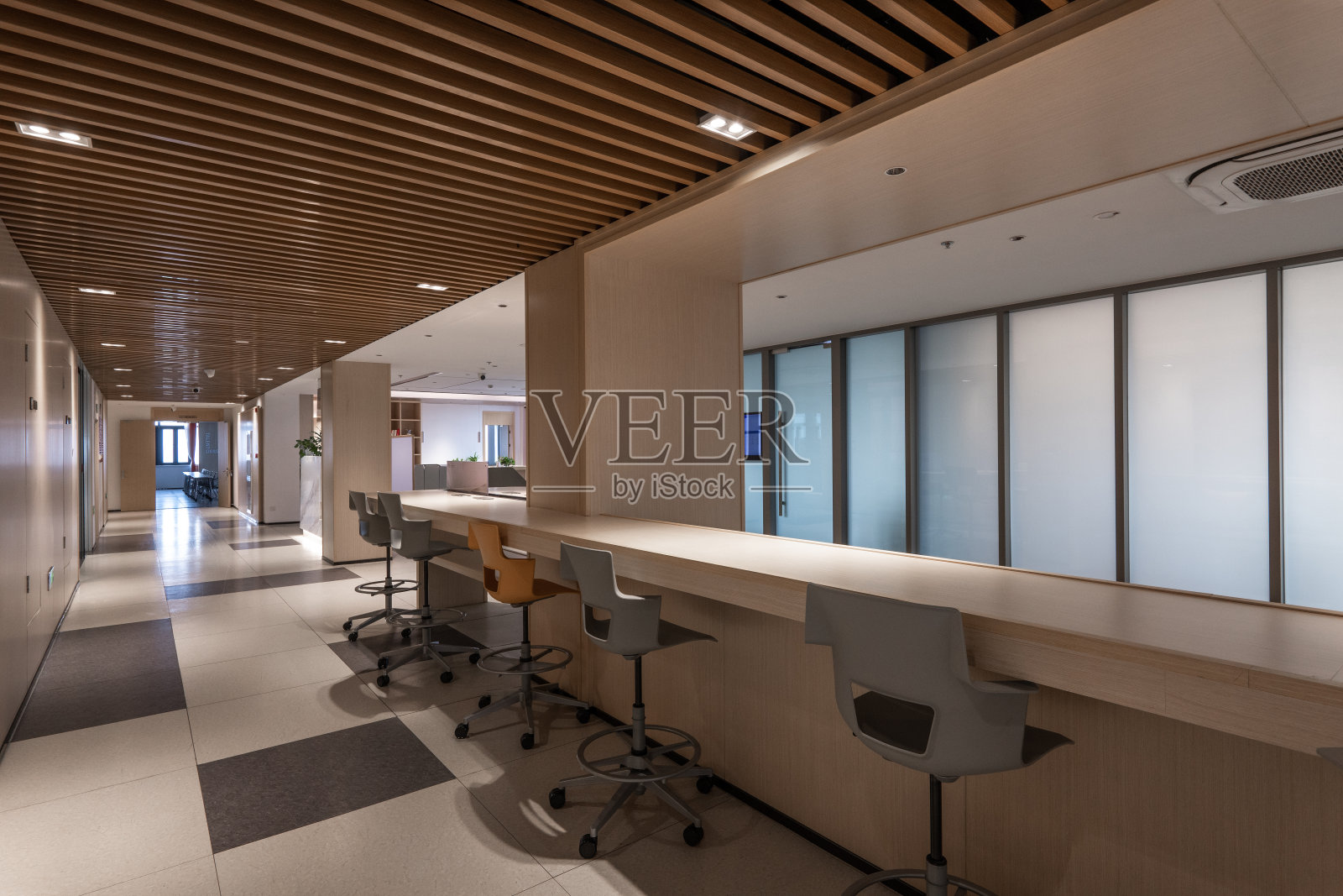 现代办公室室内休闲区照片摄影图片