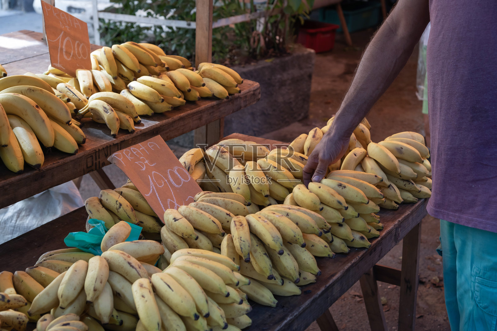 街边市场的景色。照片摄影图片