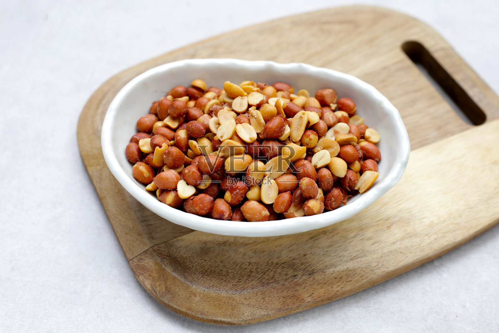 红皮花生盐渍烤，花生小吃照片摄影图片