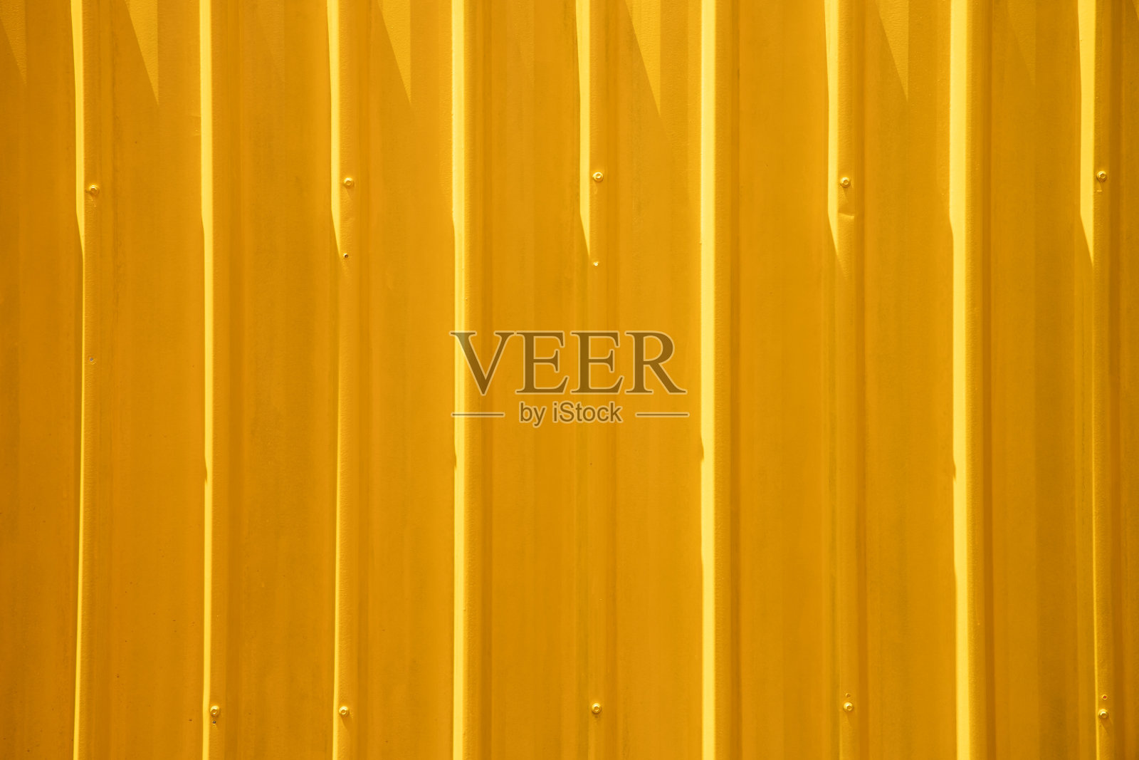 黄色条纹钢金属薄板，用于货物集装箱线工业墙面纹理图案作背景。照片摄影图片