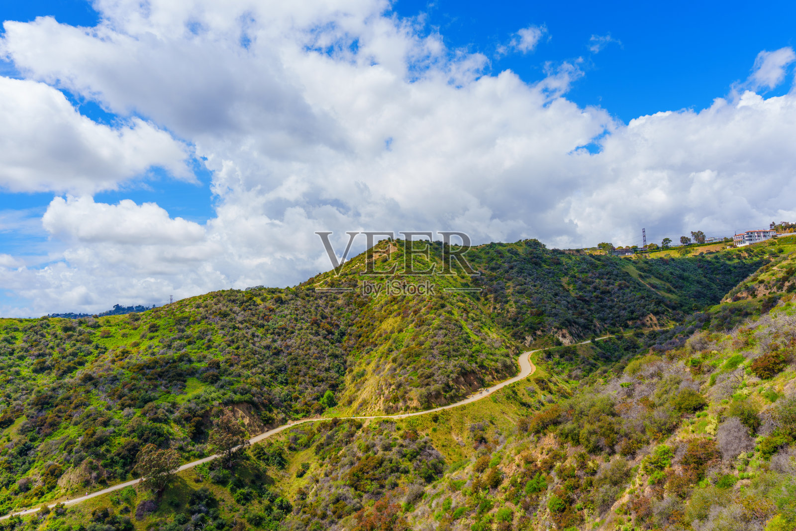 蓝天下的Runyon峡谷公园山步道照片摄影图片