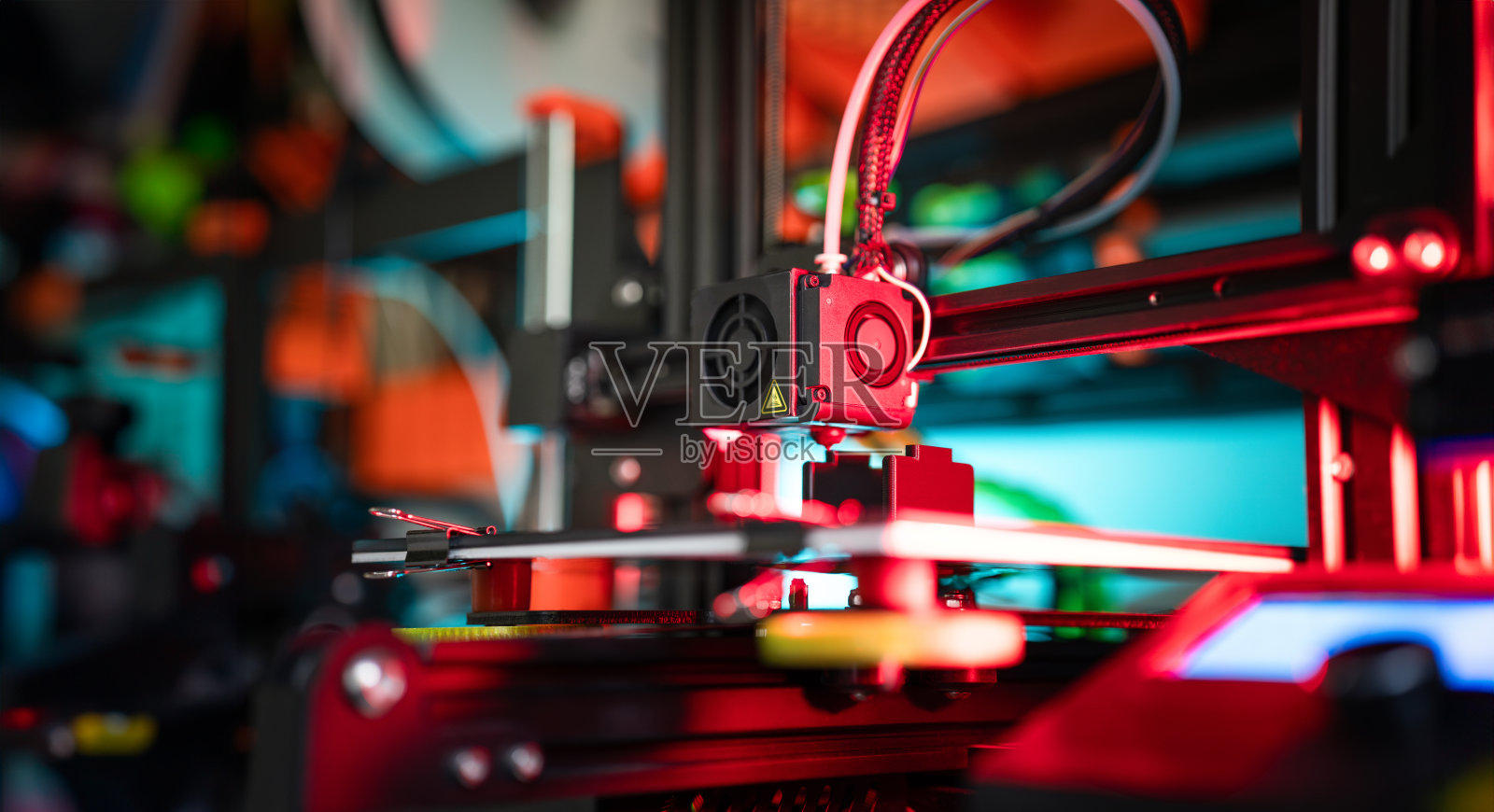 3D打印机准备对象。照片摄影图片