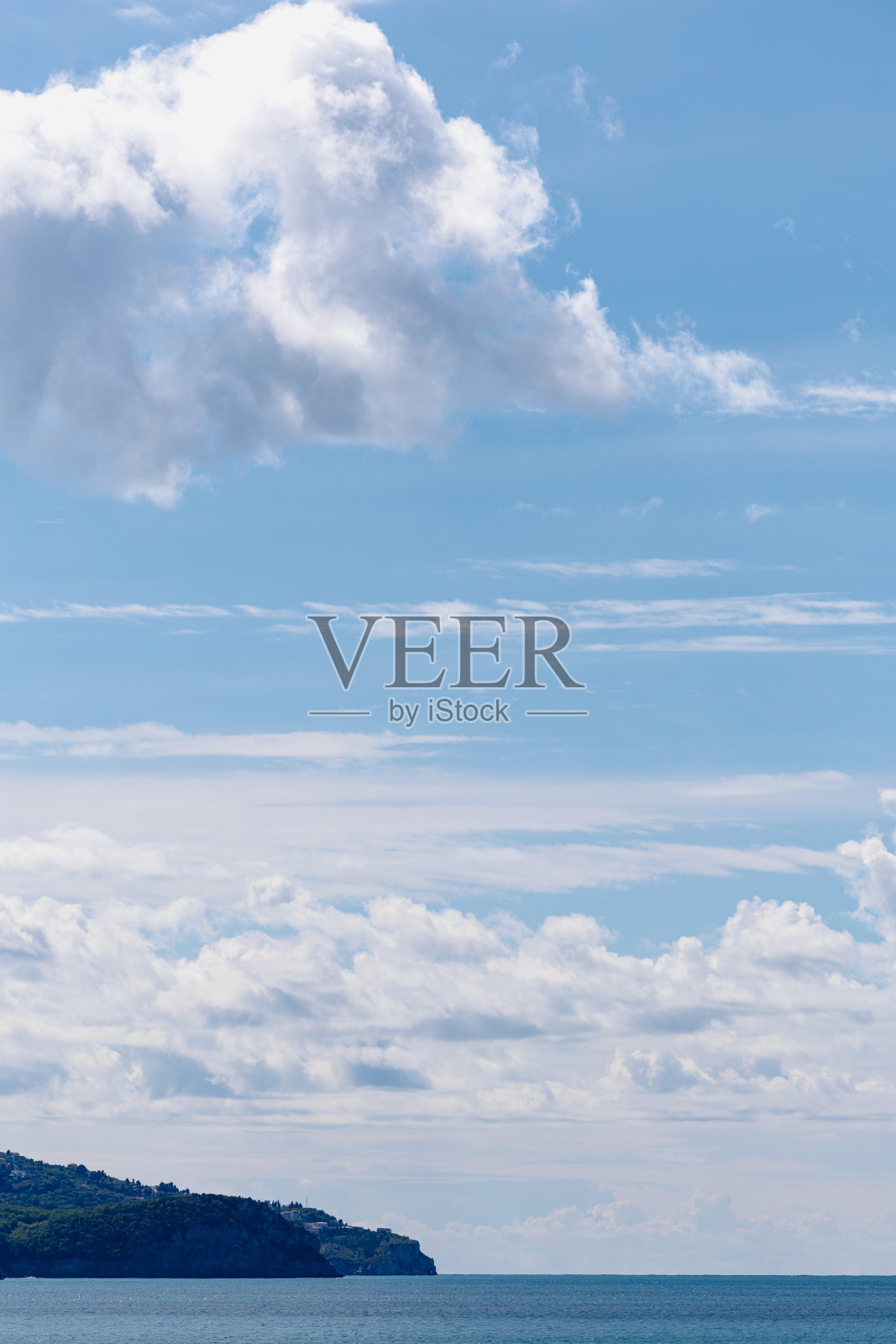 海岸上的白云照片摄影图片