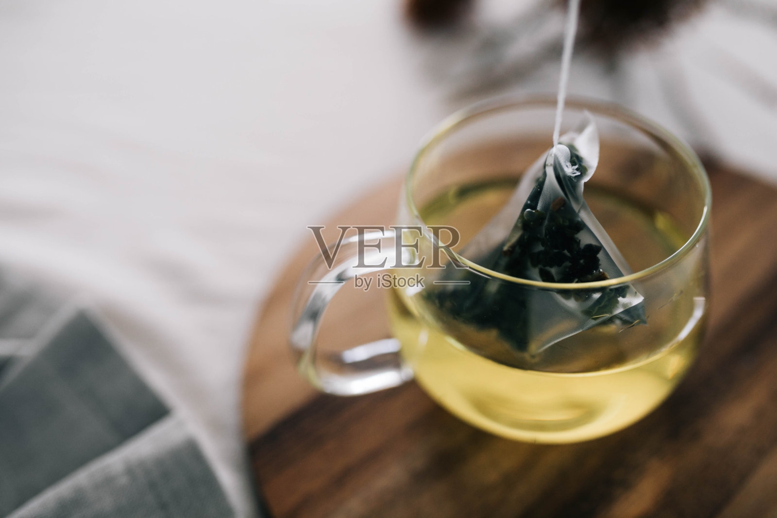 睡前喝茶的时间照片摄影图片