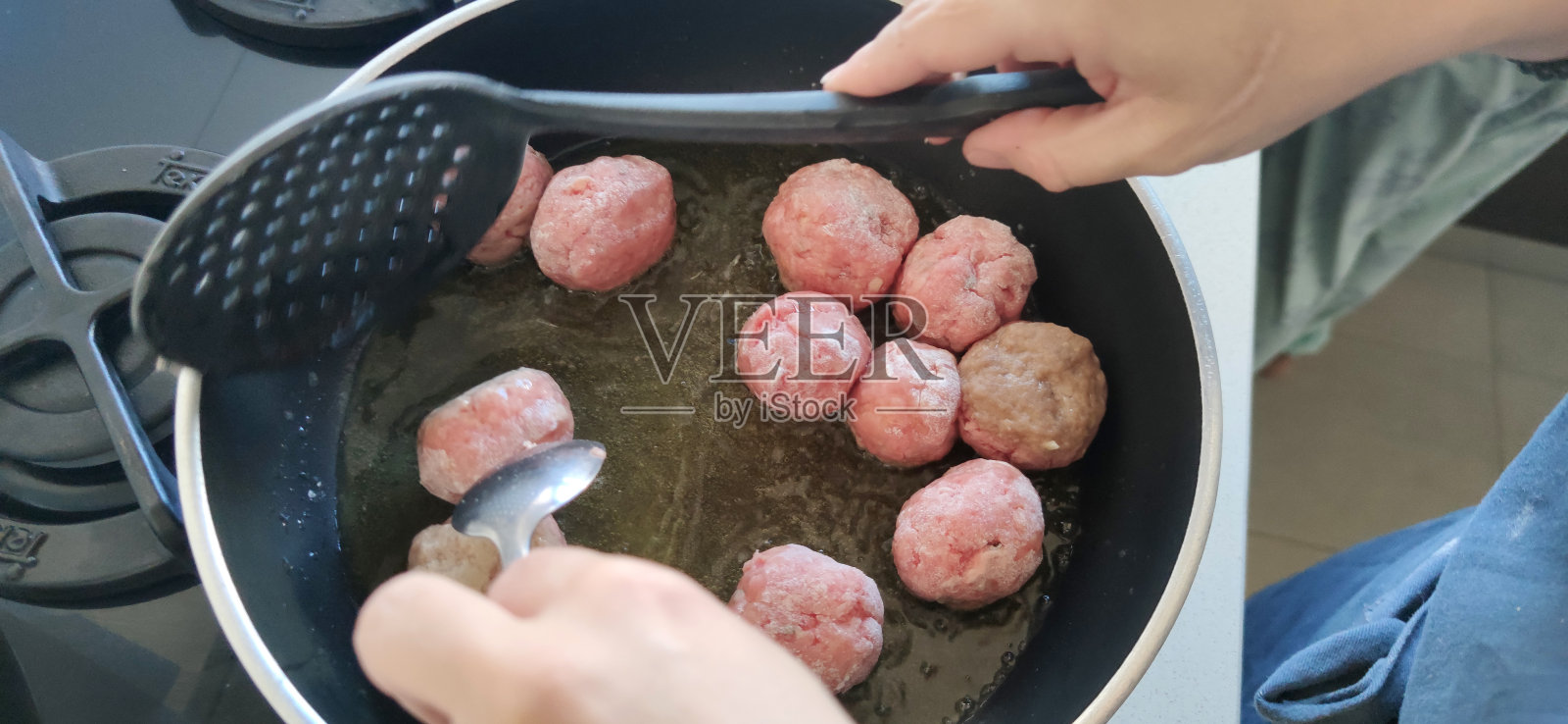 将肉丸作为典型的西班牙菜烹饪照片摄影图片