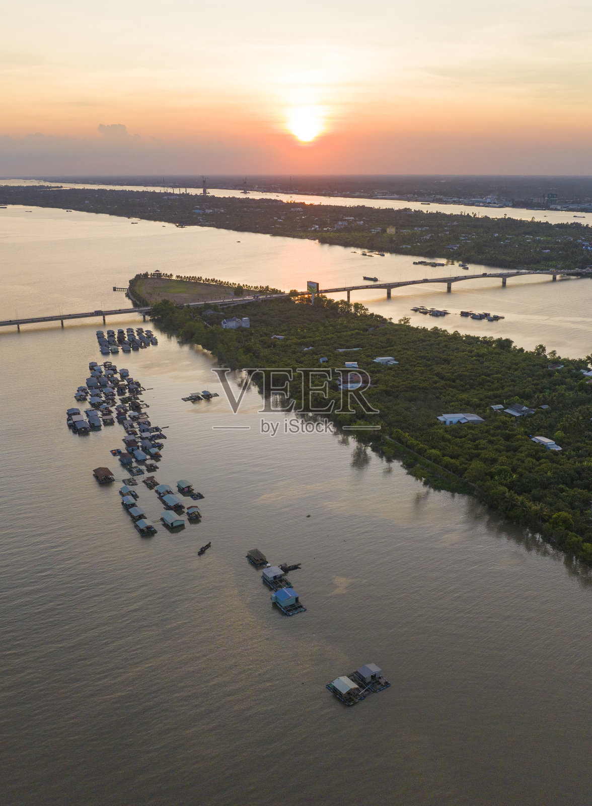 天江省的天河和泰山岛的日落照片摄影图片