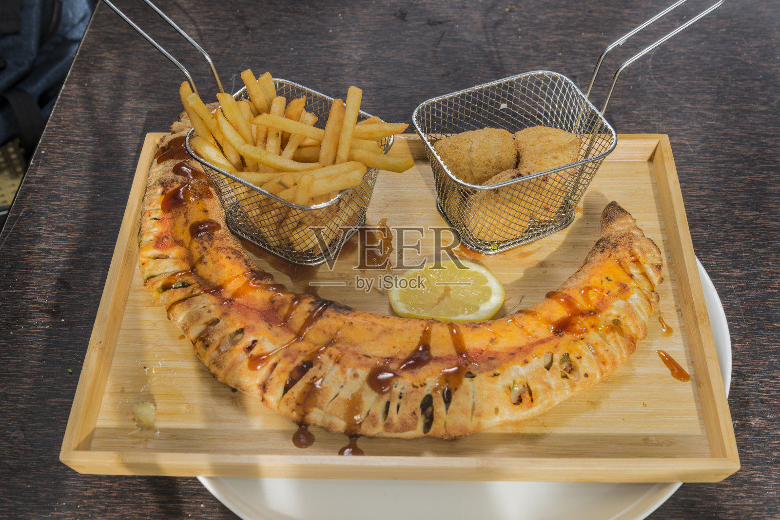 馅饼和薯条照片摄影图片