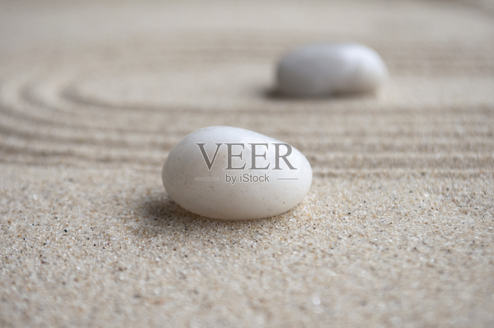 白色禅宗石头线与自定义空间的文字照片摄影图片