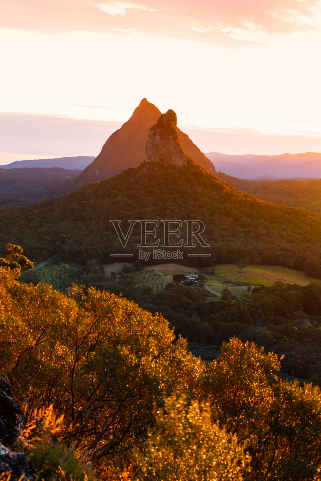 恩贡贡山的日落照片摄影图片