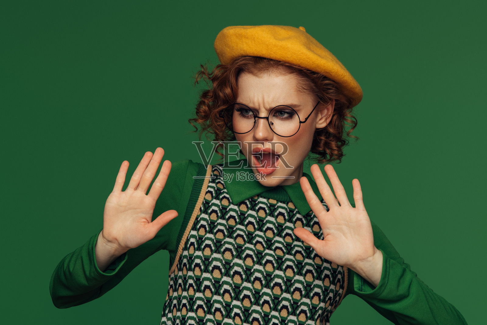 复古别致:充满活力的绿色和黄色的喜悦照片摄影图片