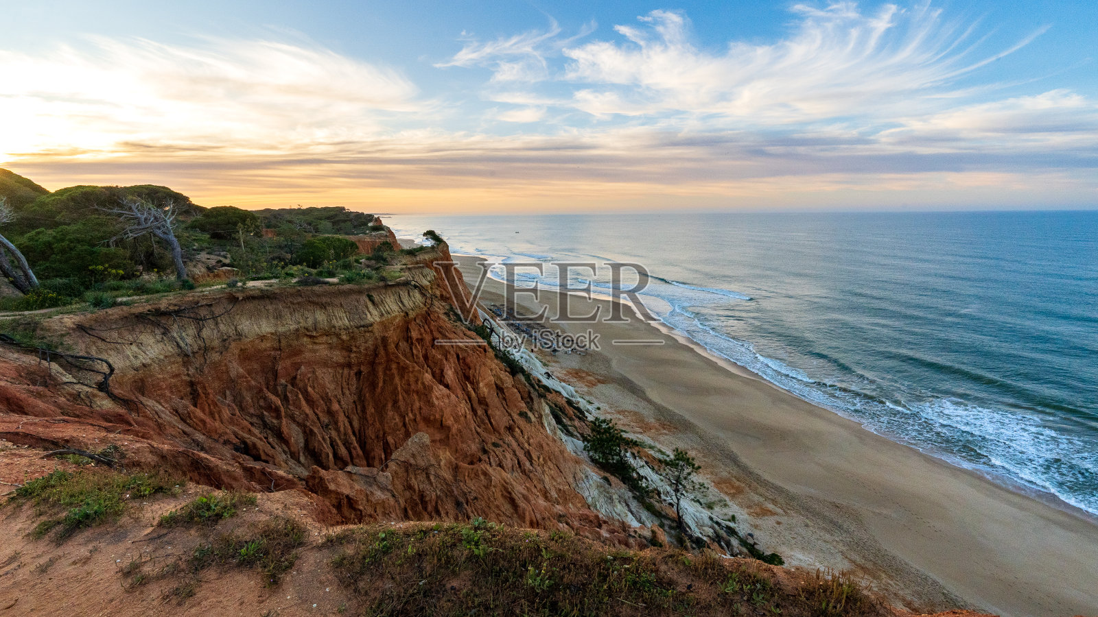 葡萄牙的法尔萨西亚海滩:世界上最美丽的海滩之一照片摄影图片