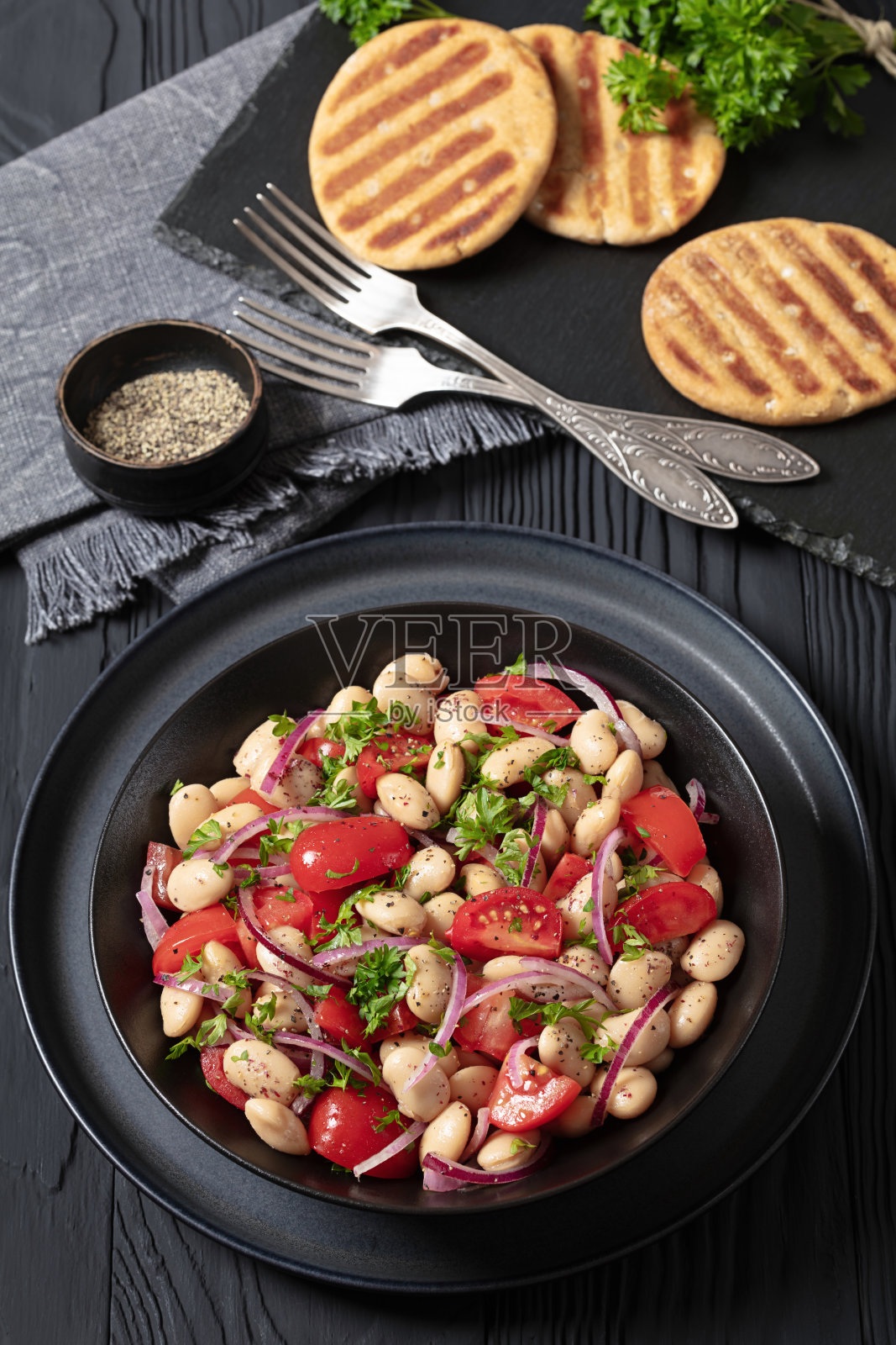 一碗土耳其白豆沙拉照片摄影图片