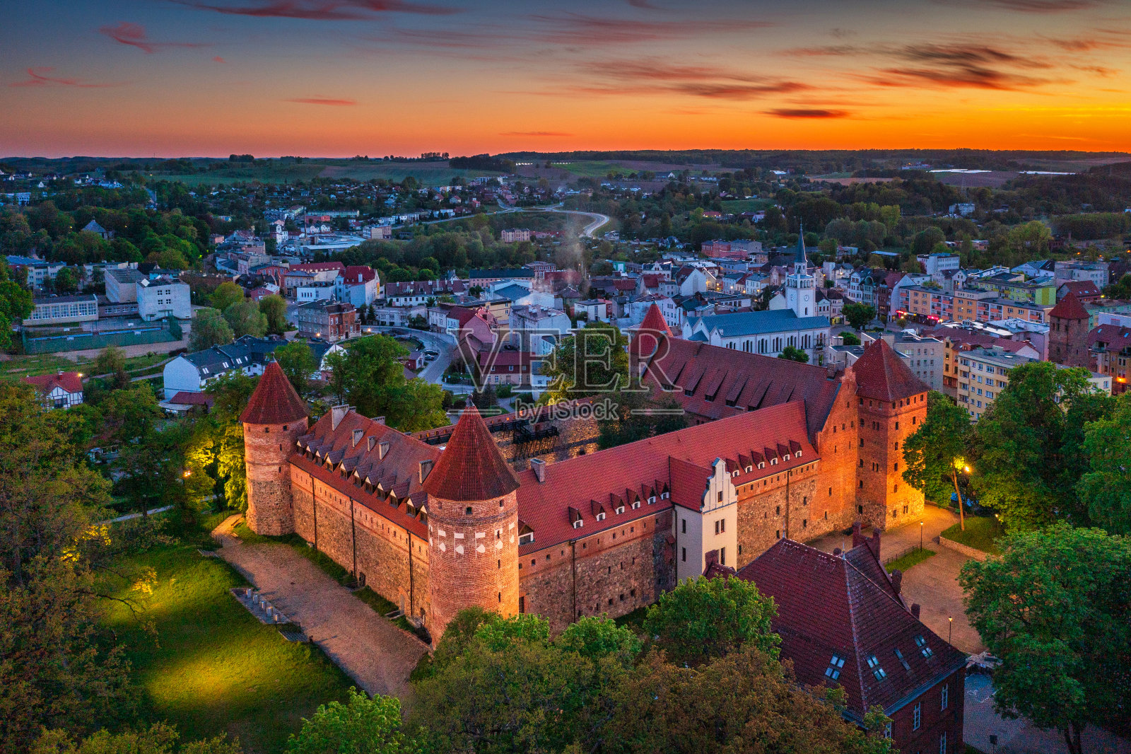 拜托的条顿城堡鸟瞰图，日落时分，这是波美拉尼亚公爵的前据点。波兰照片摄影图片