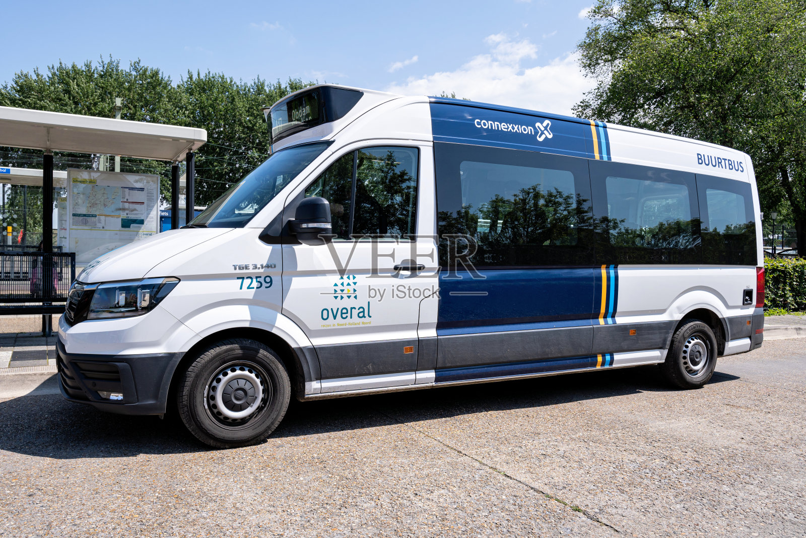 整个曼特格社区公共汽车照片摄影图片