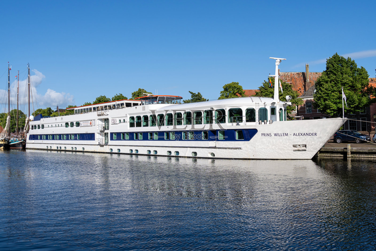 荷兰梅德姆布利克的威廉-亚历山大亲王号内河游轮照片摄影图片