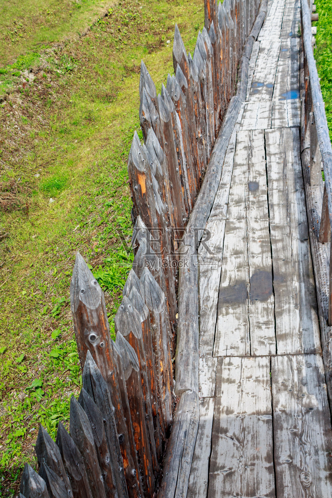 古工事围栏木桩制成，古建筑，防御历史建筑照片摄影图片