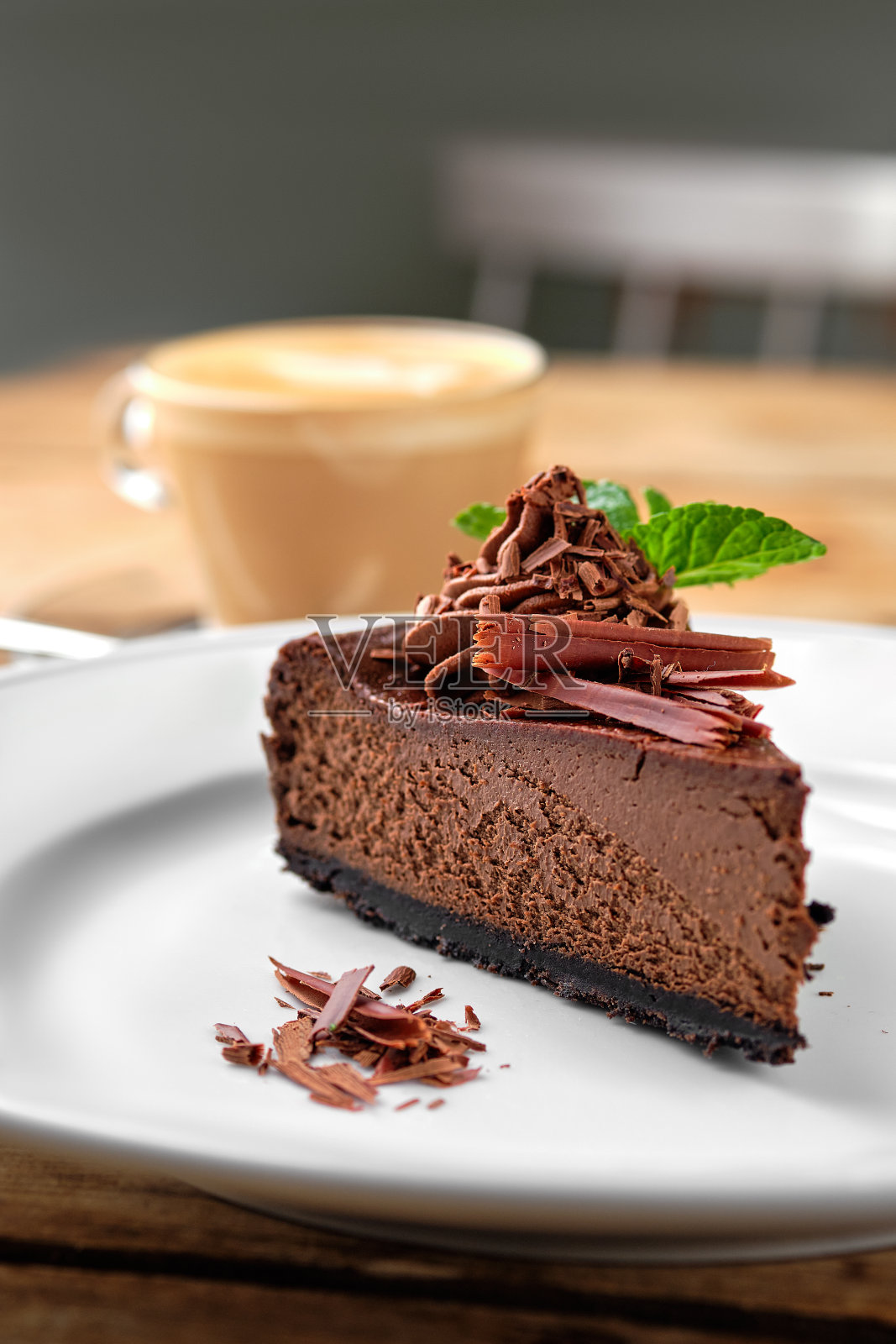 卡布奇诺巧克力蛋糕的特写照片摄影图片