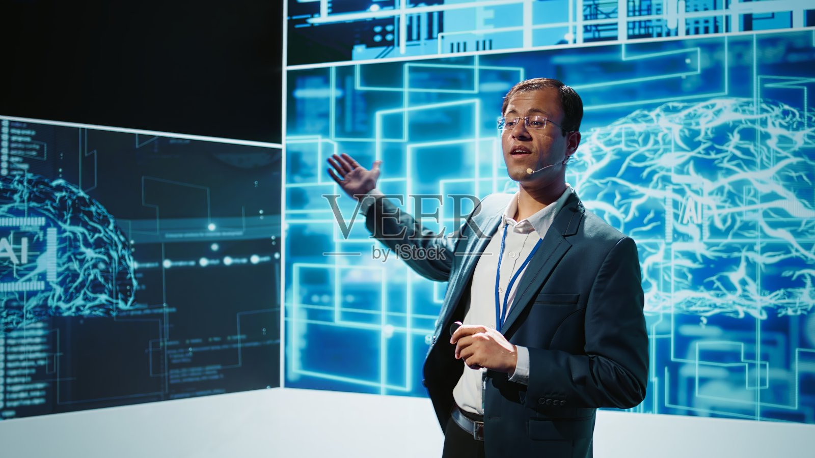 IT专家主持研讨会，教授业界人士如何利用人工智能照片摄影图片