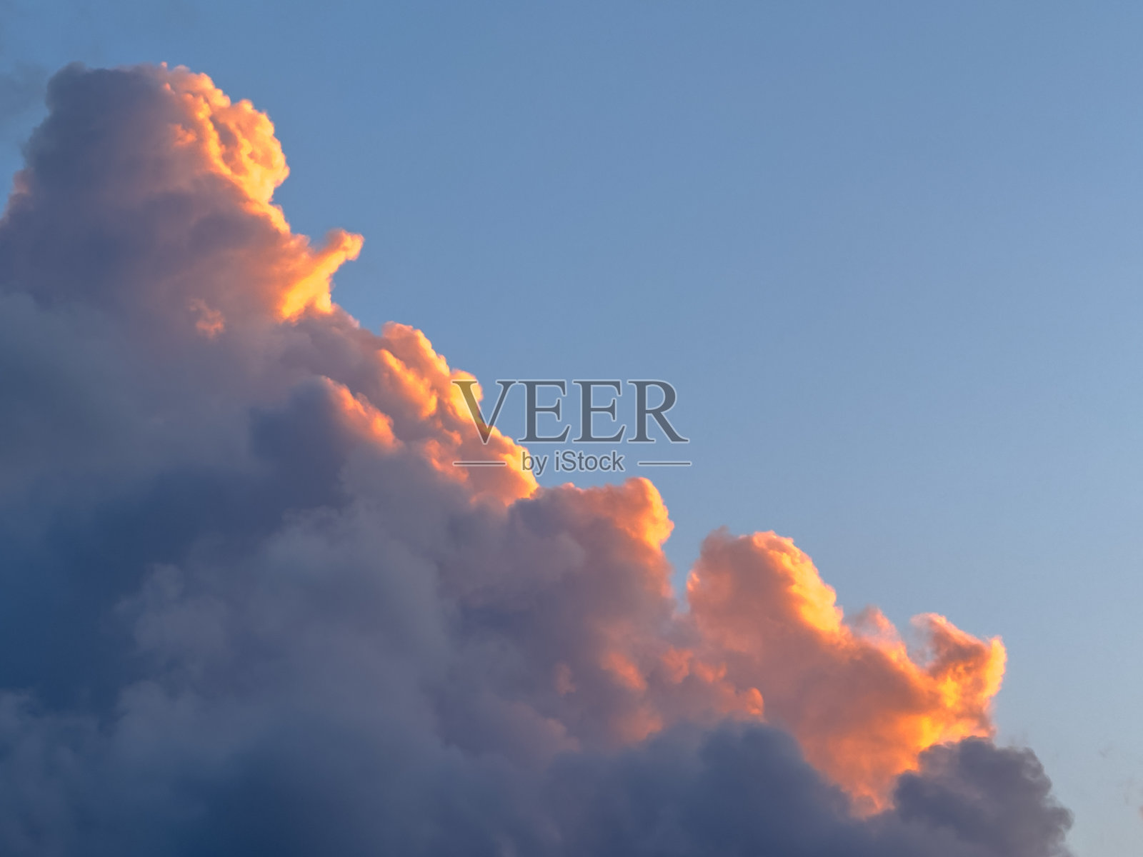 日落云形成渐变的颜色照片摄影图片