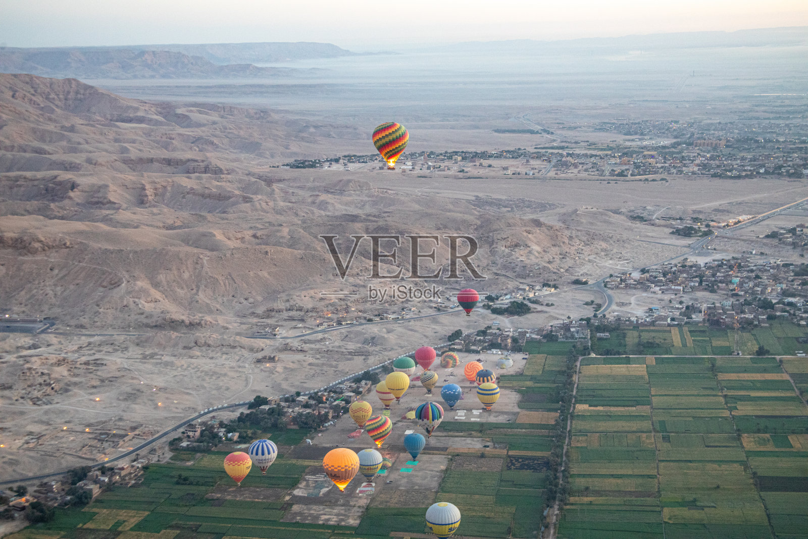 埃及底比斯热气球之旅照片摄影图片