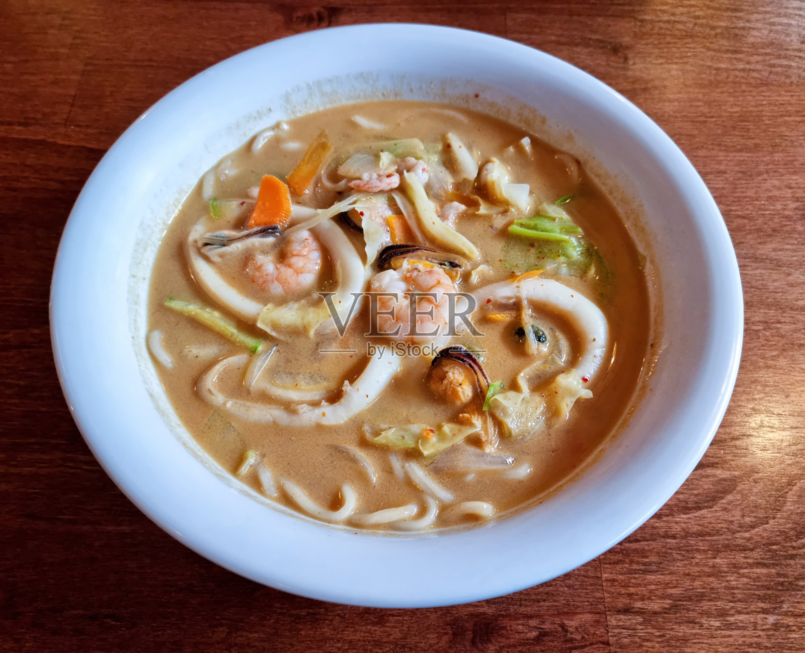 海鲜米粉配鱼丸照片摄影图片