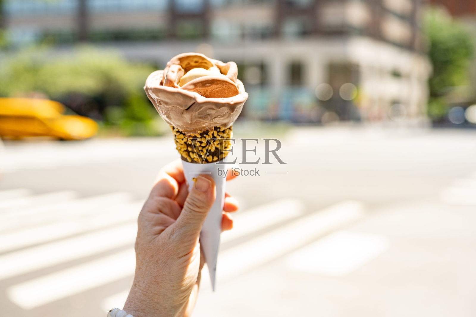 纽约市夏日里的冰淇淋蛋筒照片摄影图片