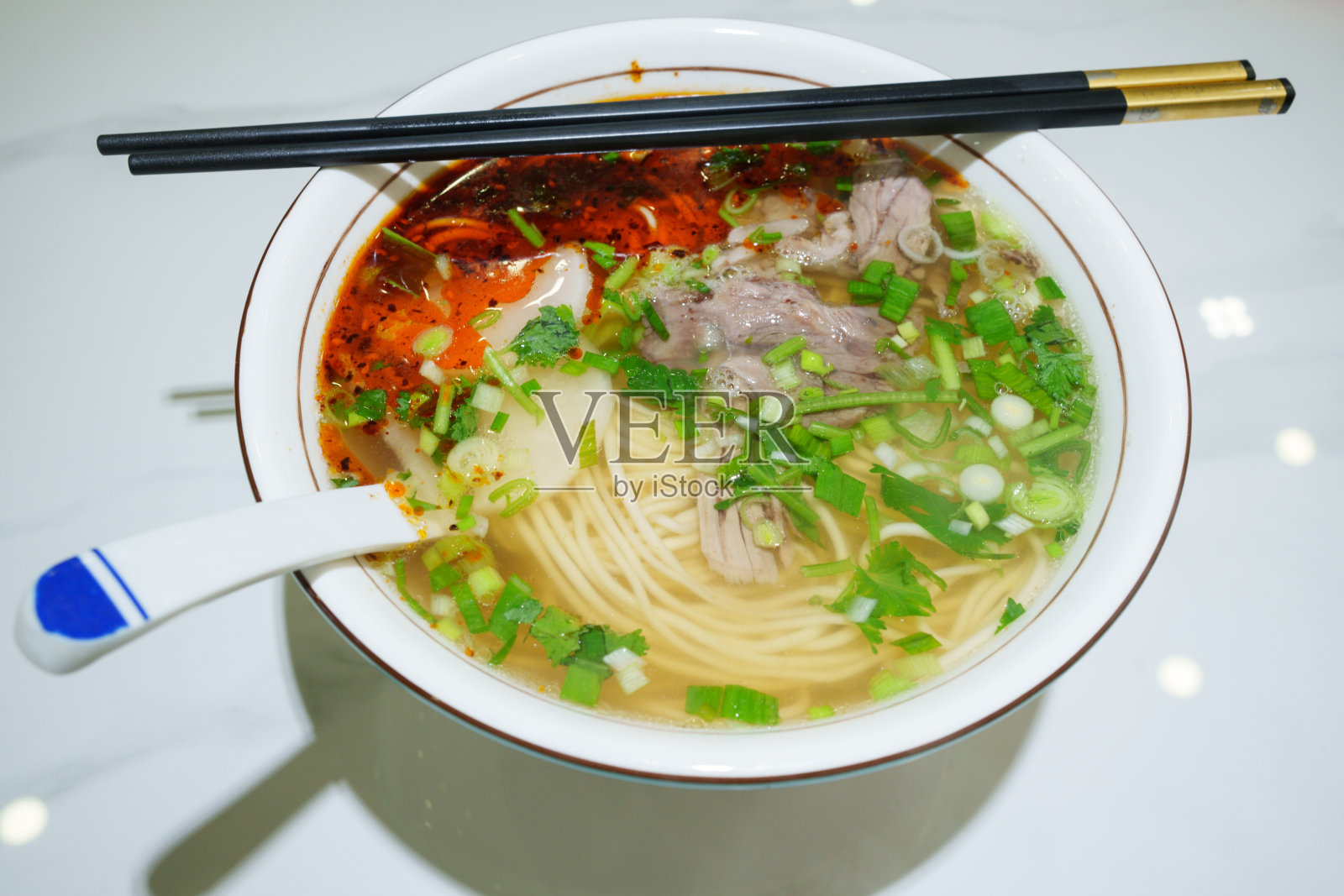 一碗牛肉面汤照片摄影图片