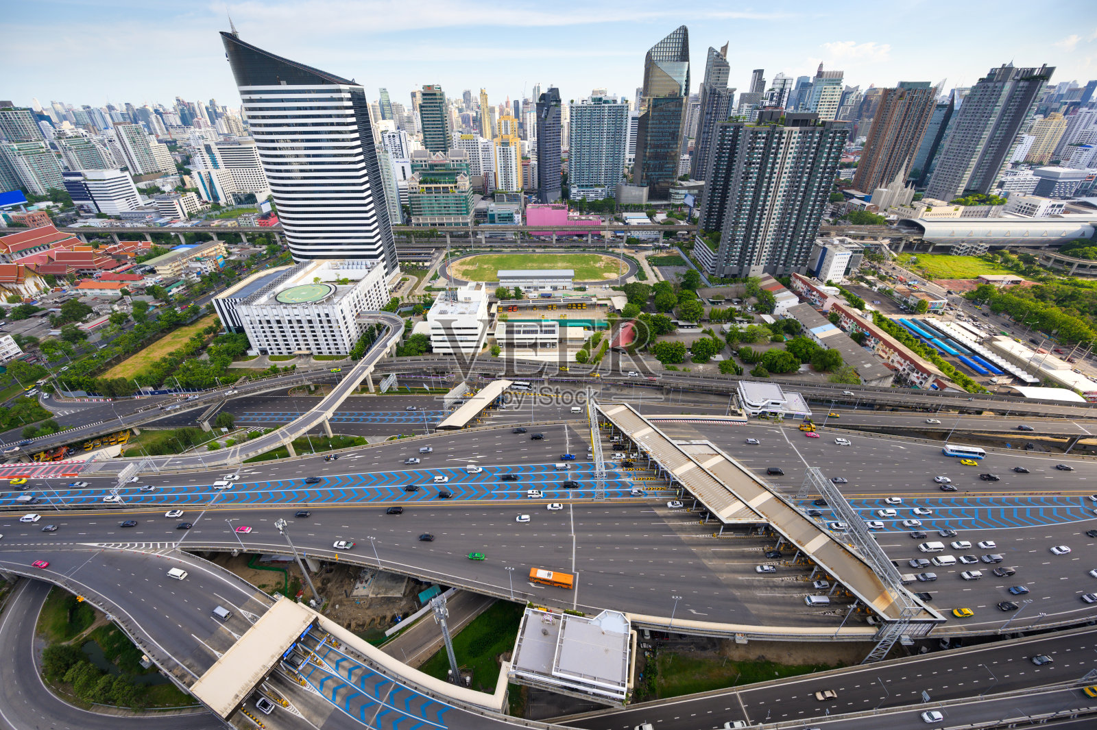 摩天大楼广角观看曼谷中央商务区普拉拉姆九和拉查达照片摄影图片