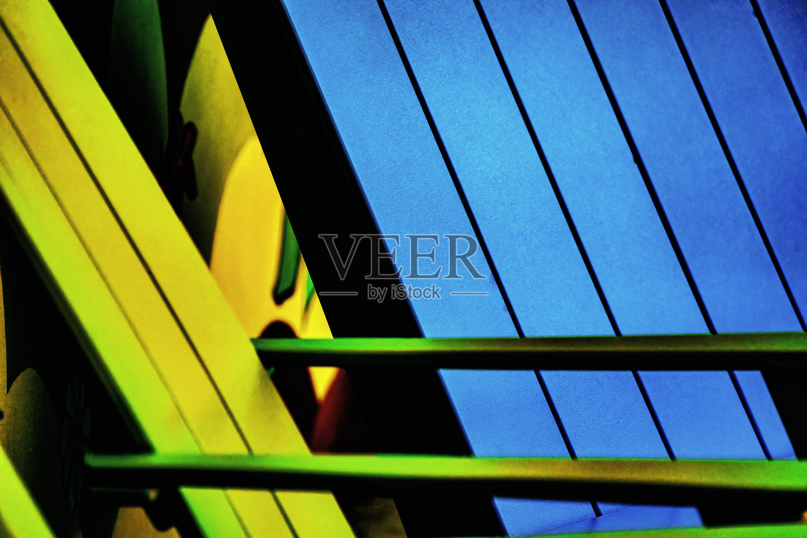 两个木制庭院椅的抽象视图照片摄影图片