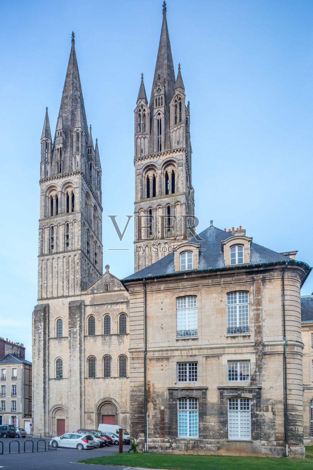 卡昂曼斯修道院的哥特式尖塔照片摄影图片