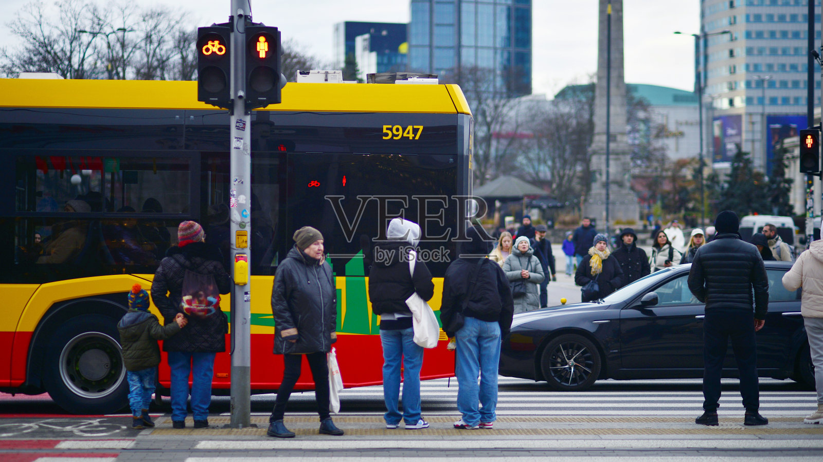 街上的人。照片摄影图片