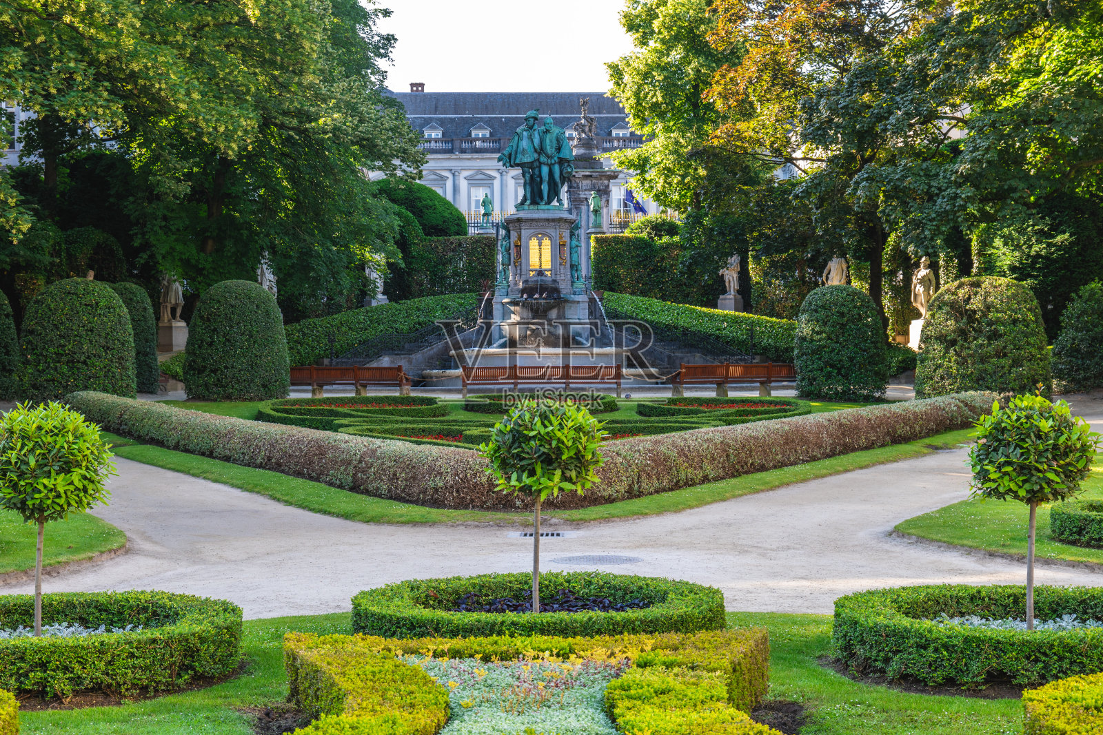 Petit Sablon广场，又名Kleine Zavelsquare，位于比利时布鲁塞尔照片摄影图片