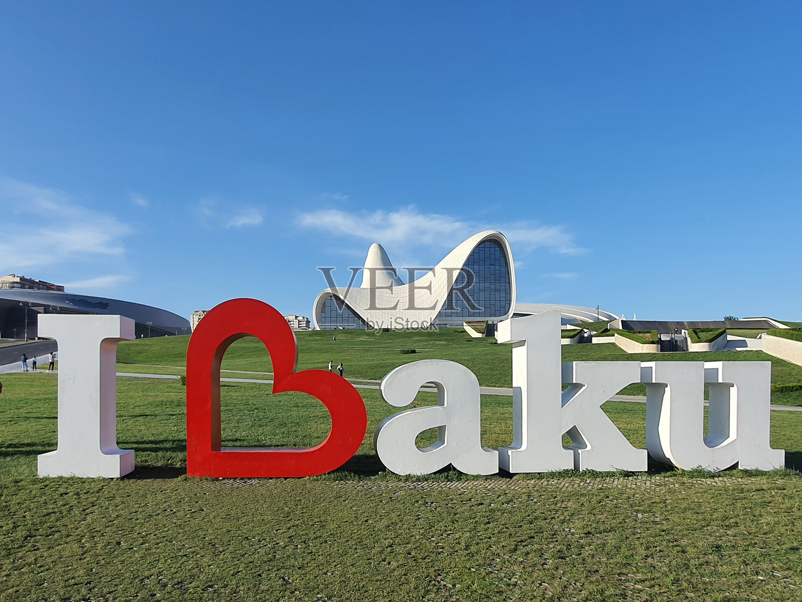 阿塞拜疆首都的现代文化中心。我爱巴库照片摄影图片