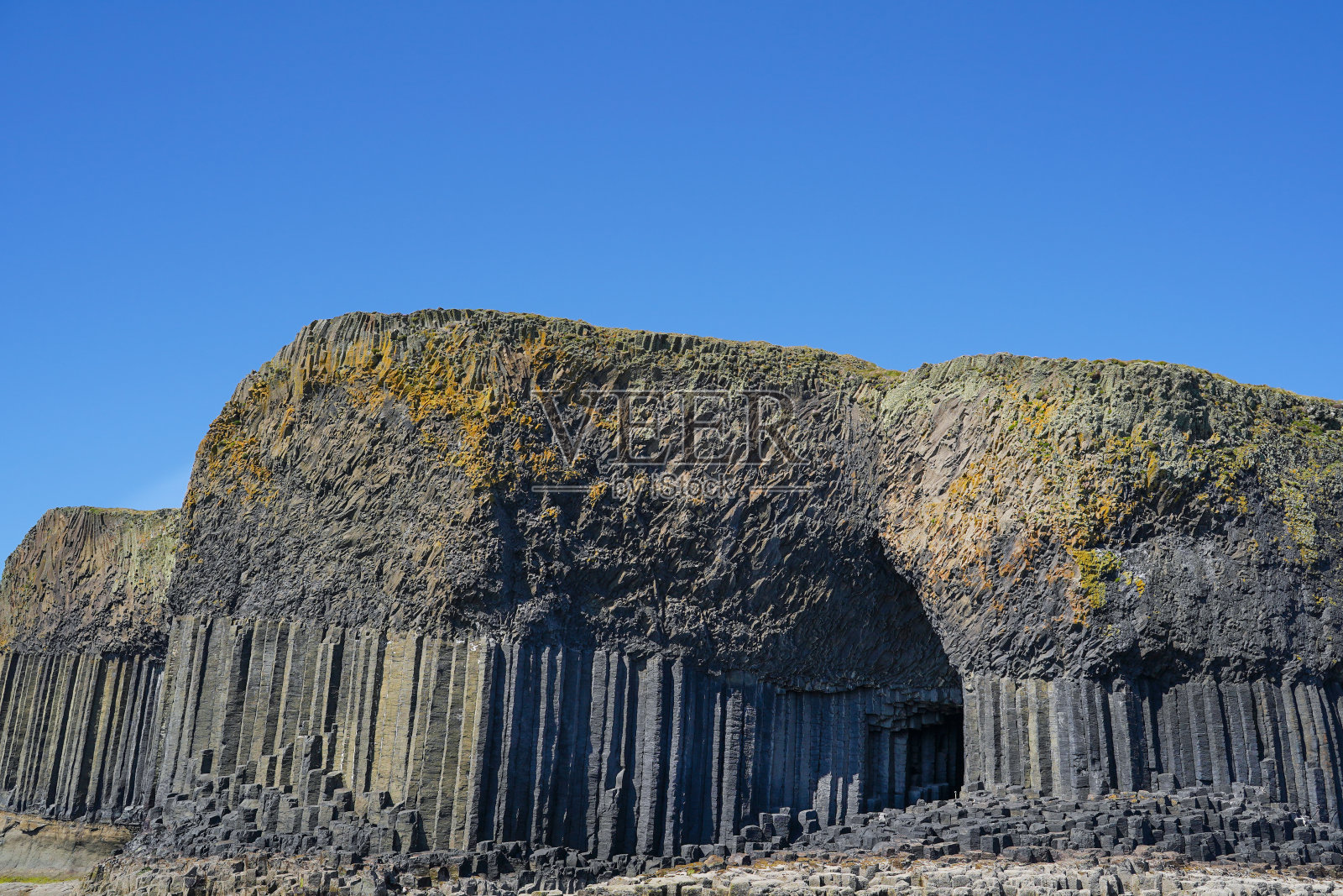 斯塔法岛上芬格尔洞穴的入口照片摄影图片