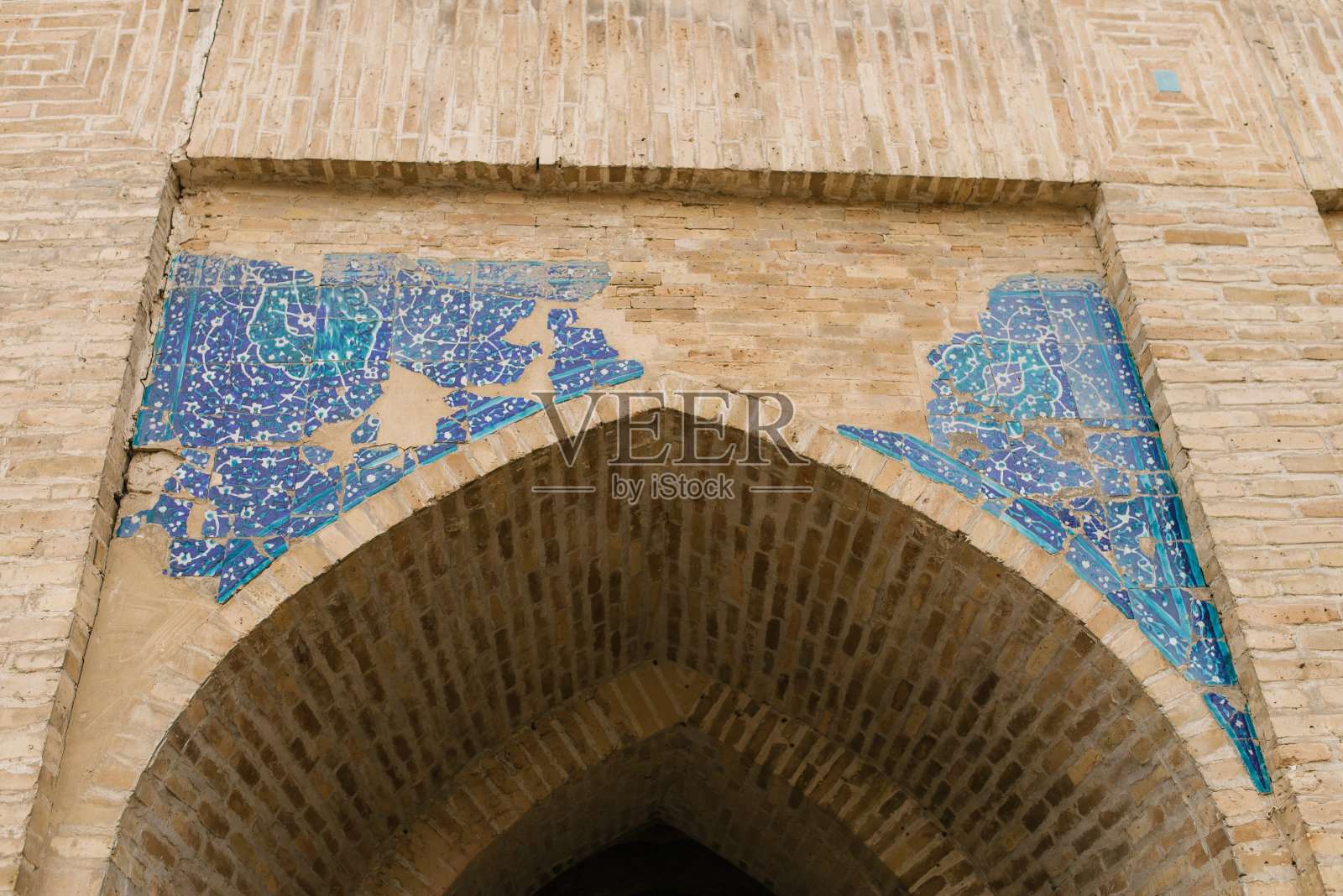 布哈拉入口处的东方陶瓷马赛克照片摄影图片