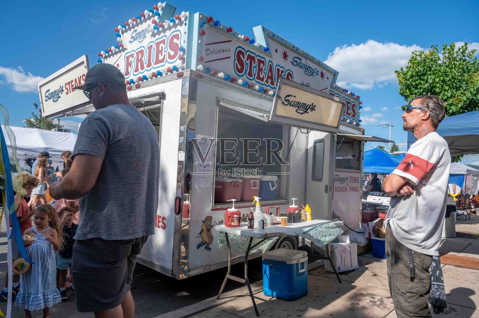 宾州社区艺术博览会的牛排薯条午餐车照片摄影图片