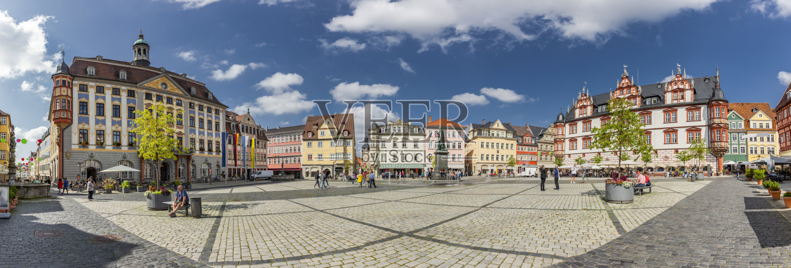 2021 年 2 月 9 日科堡市中心的集市广场照片摄影图片