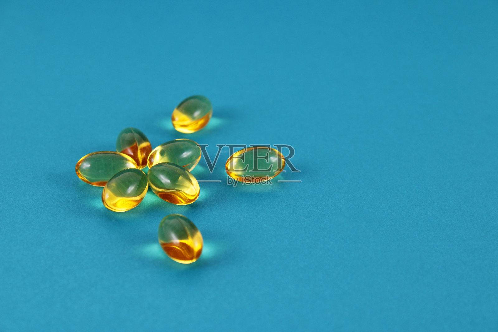 维生素E软胶囊组照片摄影图片