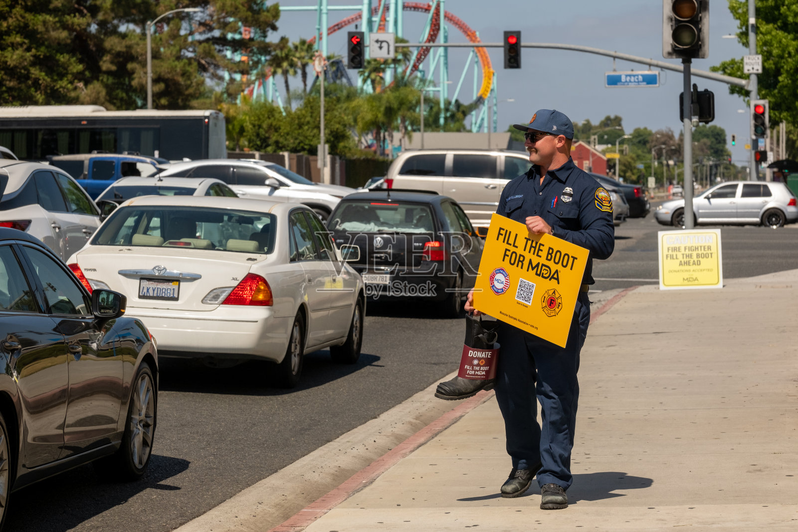 奥兰治县消防局在加利福尼亚州布埃纳公园举行了“填补靴子”筹款活动照片摄影图片