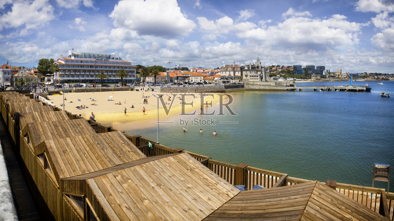 在葡萄牙度假-普拉亚达里贝拉海滩在旅游小镇卡斯凯伊斯照片摄影图片