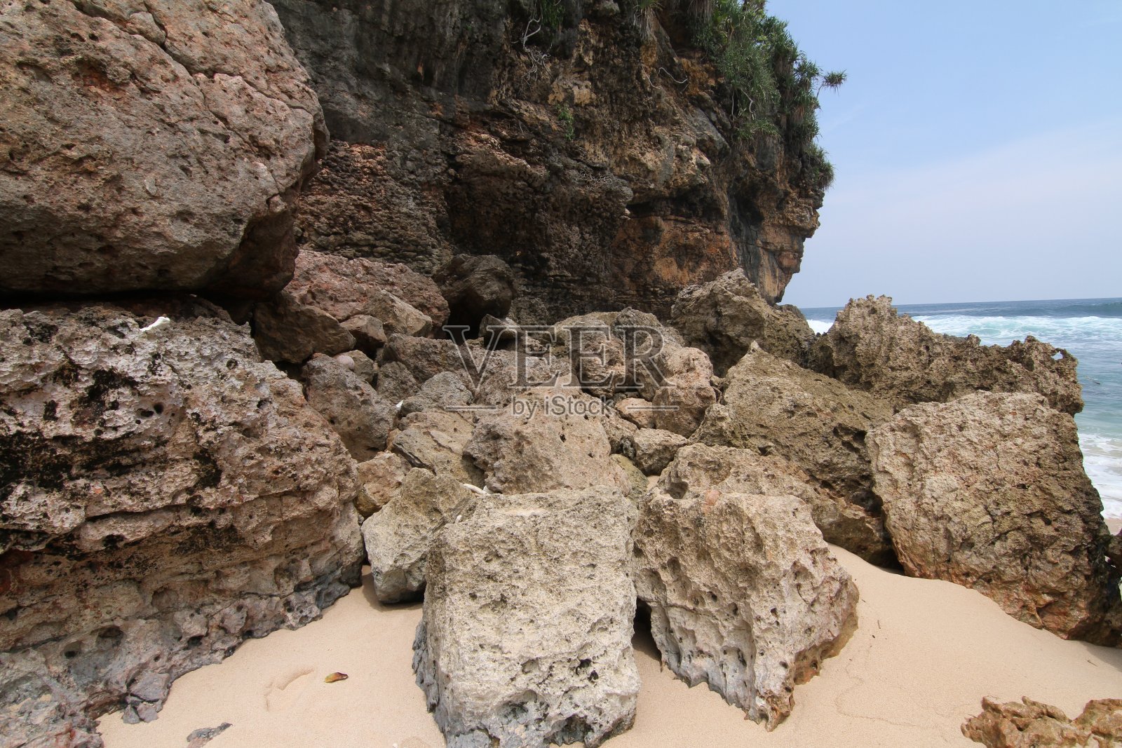 珊瑚岩堆照片摄影图片