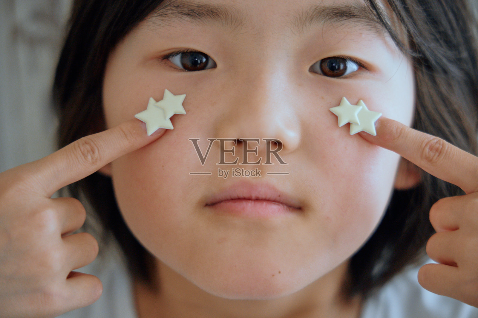 有各种面部表情的女孩照片摄影图片