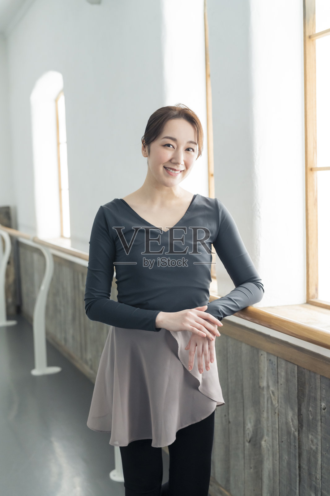 芭蕾舞课讲师照片摄影图片