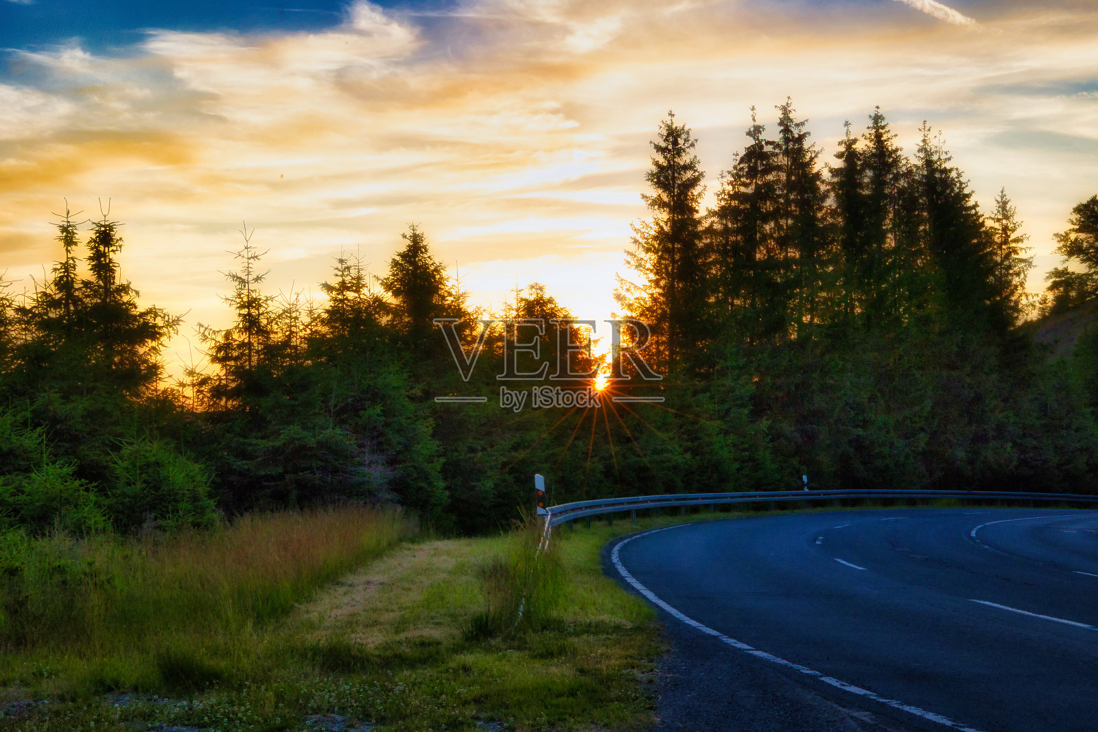 图林根森林里Rennsteig的日落照片摄影图片